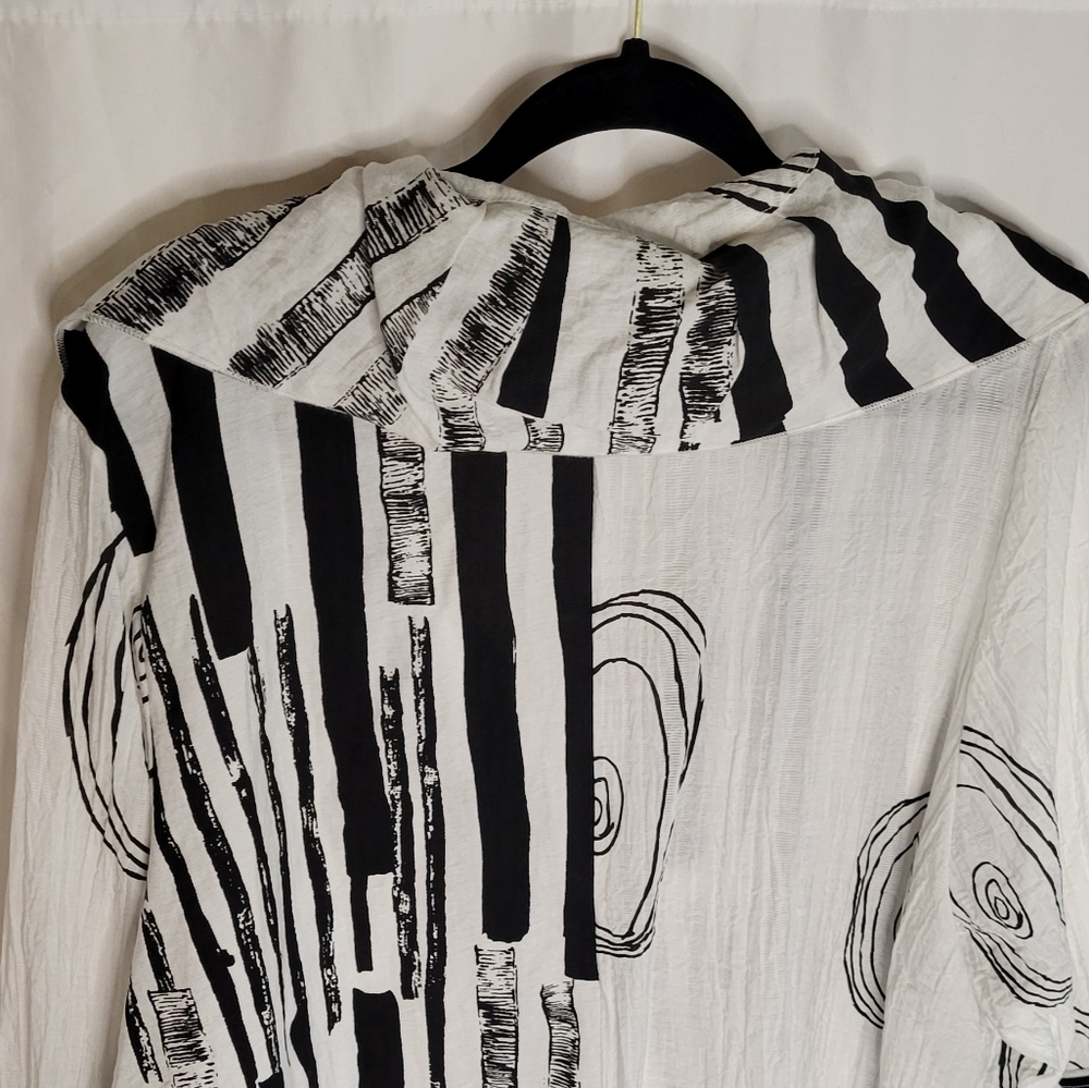 Chic Monochrome Button Down Shirt - image 8